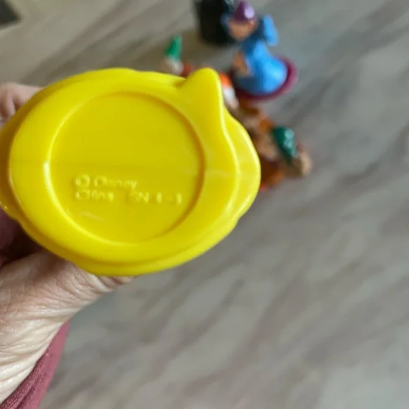 SET OF 7 DISNEY SNOW WHITE AND THE SEVEN DRAWFS PLASTIC FIGURINES - Picture 10 of 10